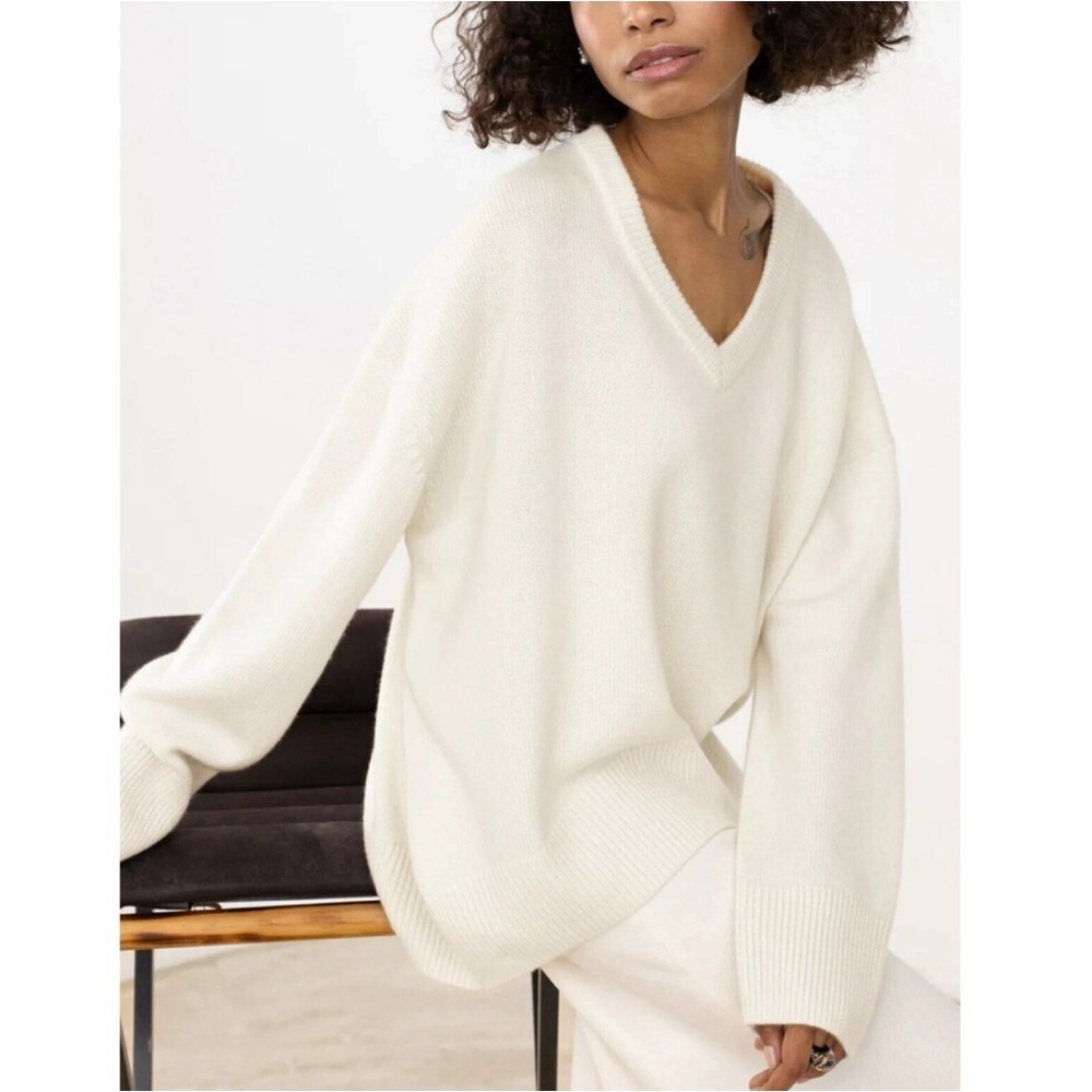 commense white chunky v neck sweater wide cuffs